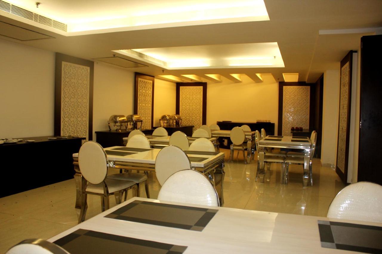 Aman Deluxe Nova Deli Exterior foto