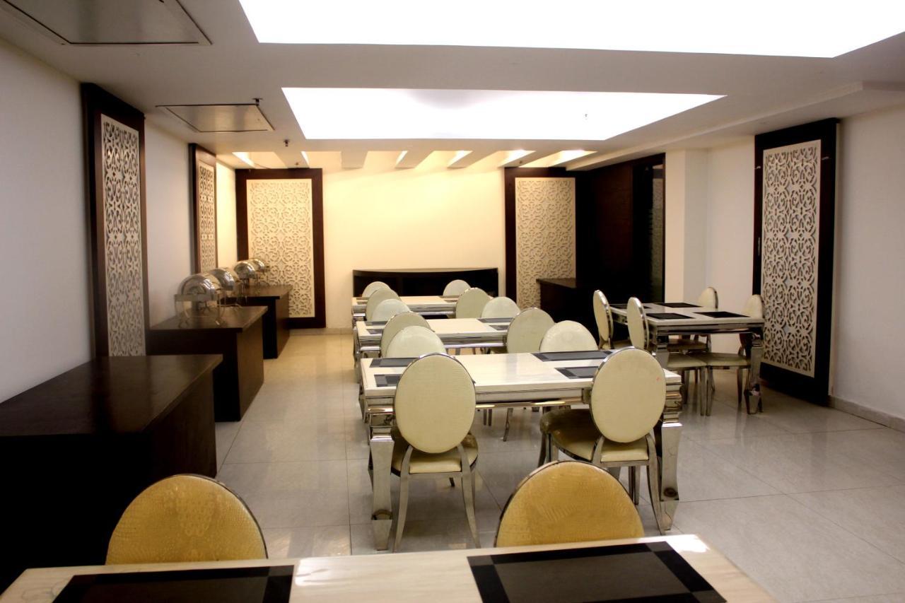 Aman Deluxe Nova Deli Exterior foto